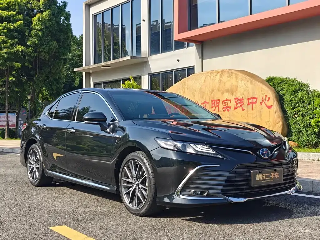Toyota Camry — фото 7