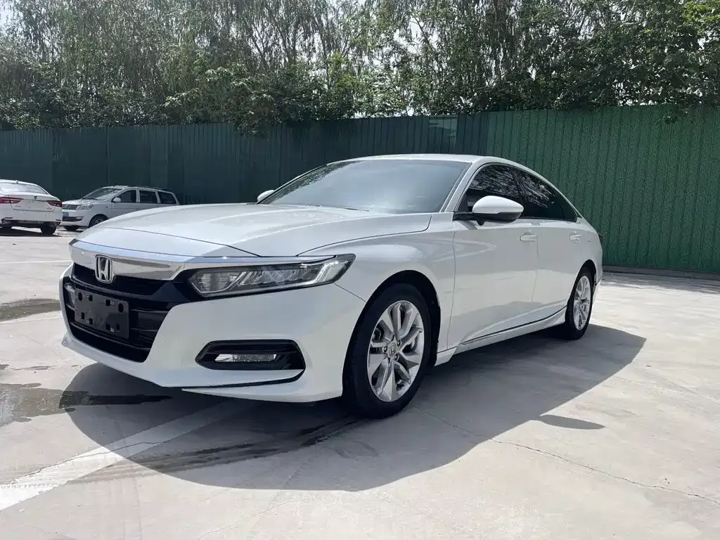 Honda Accord — фото 1