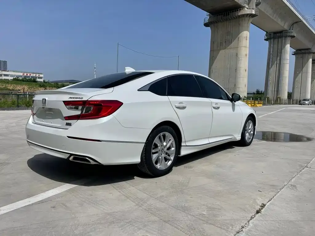 Honda Accord — фото 6