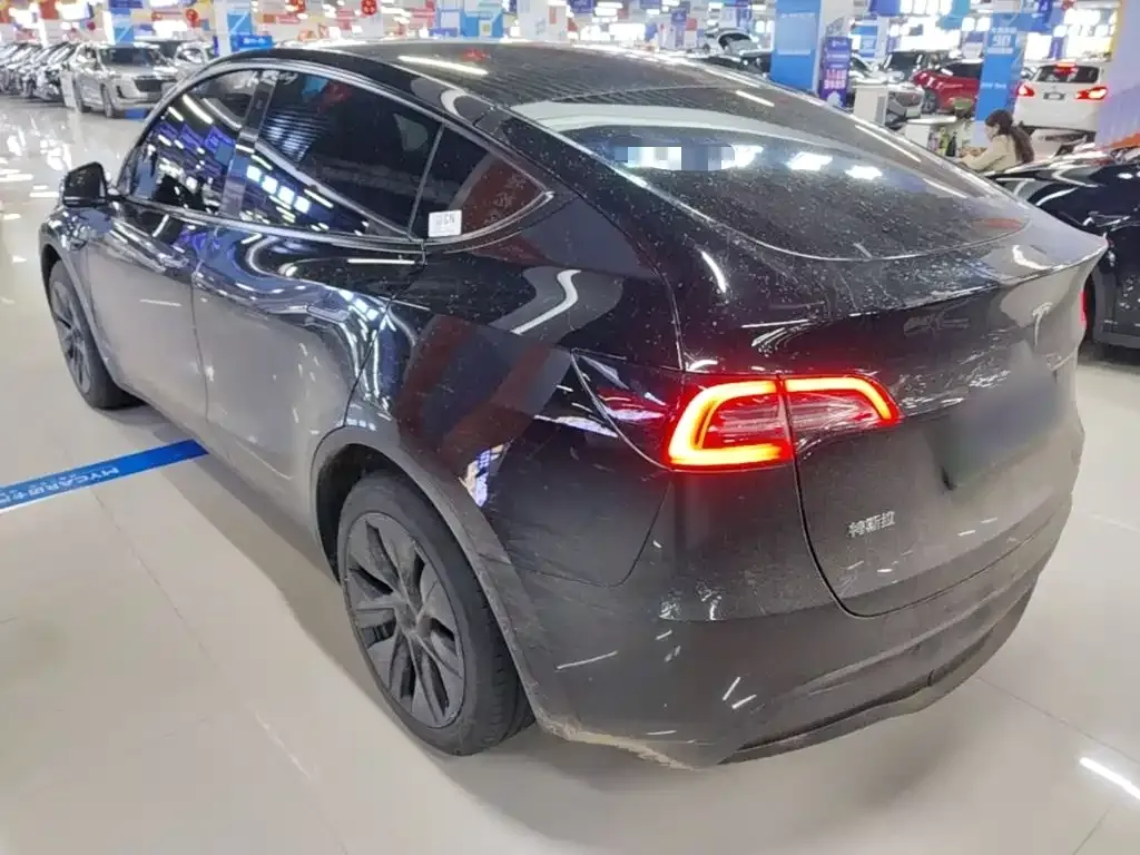 Tesla Model Y — фото 4