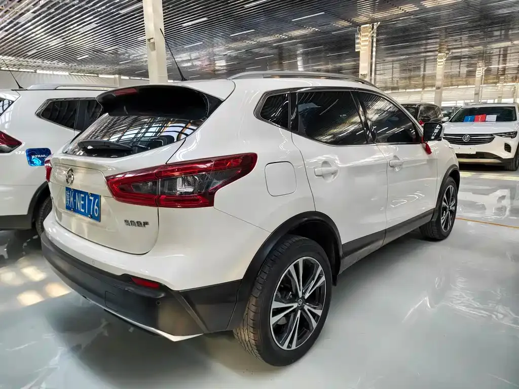 Nissan Qashqai — фото 7