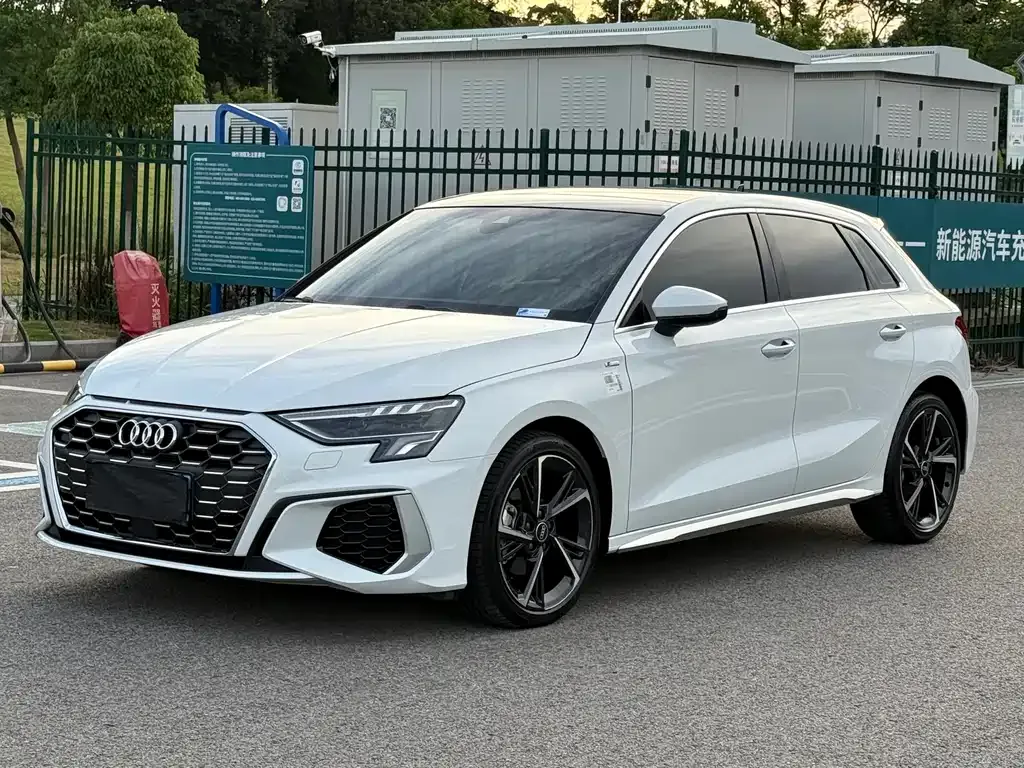 Audi A3 — фото 1