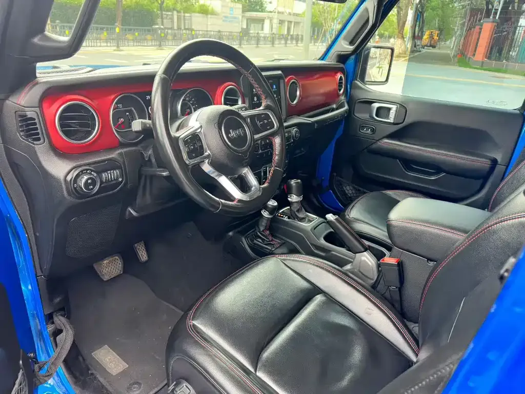 Jeep Wrangler — фото 7