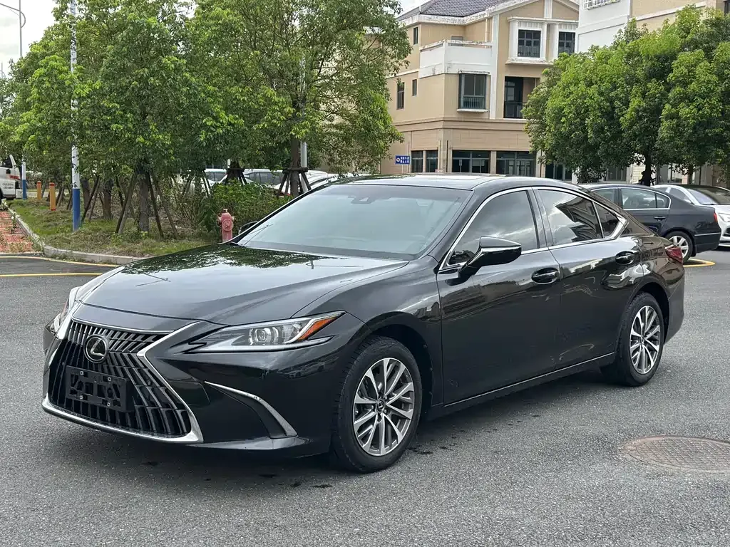 Lexus ES — фото 1