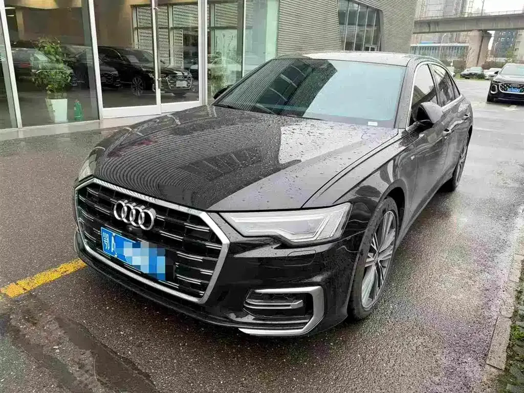 Audi A6L — фото 1
