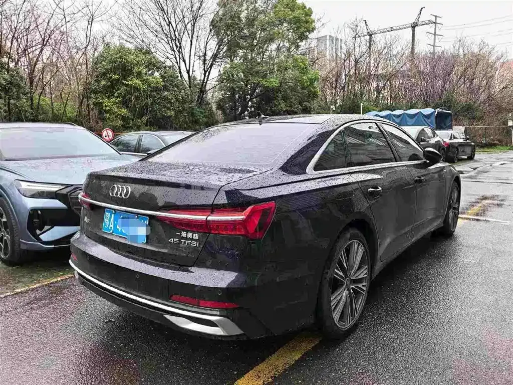 Audi A6L — фото 2
