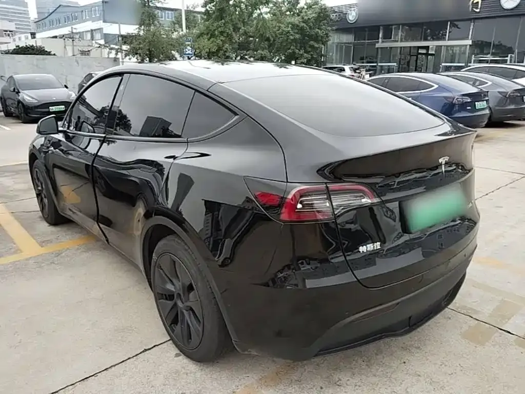 Tesla Model Y — фото 5