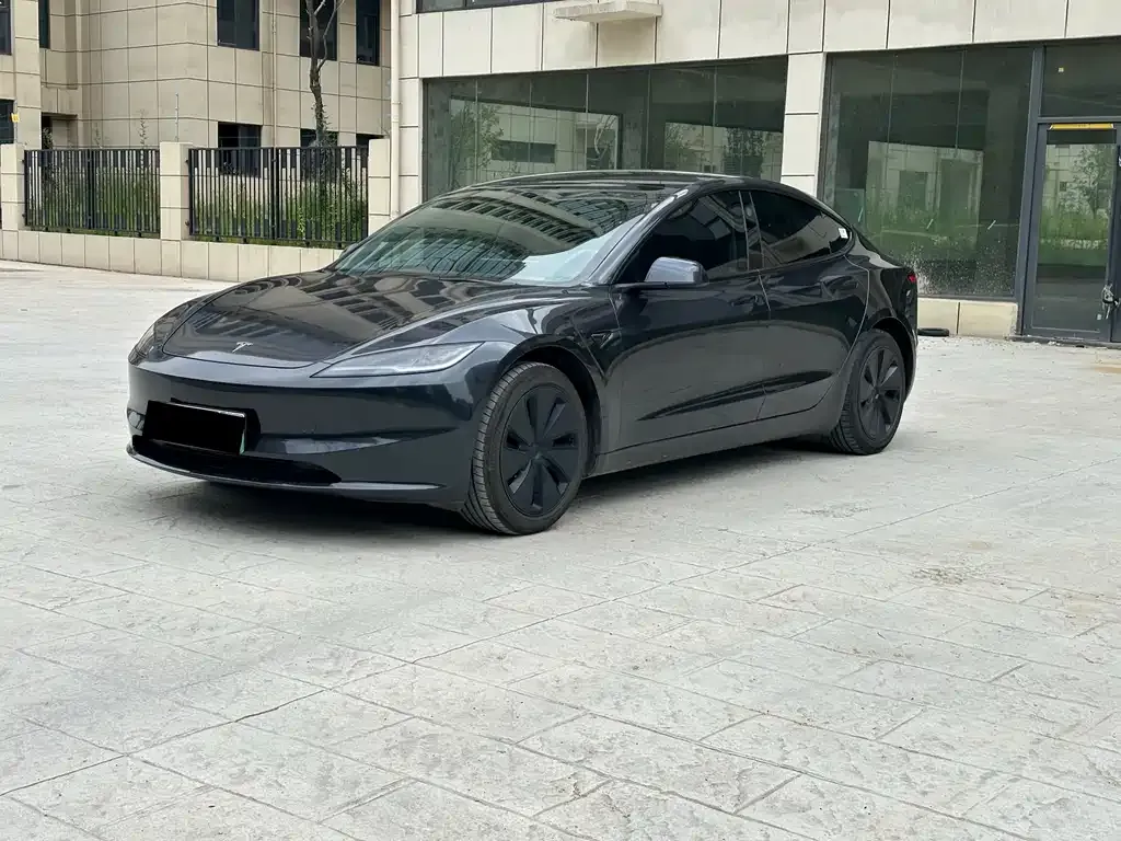 Tesla Model 3 — фото 1
