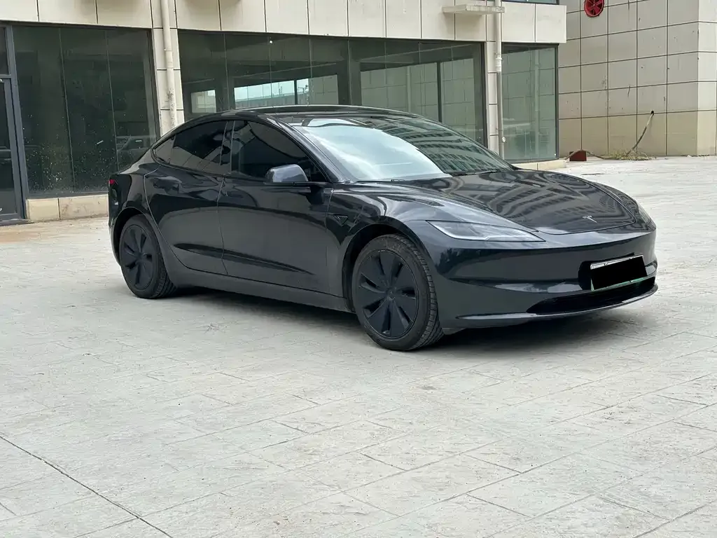 Tesla Model 3 — фото 3