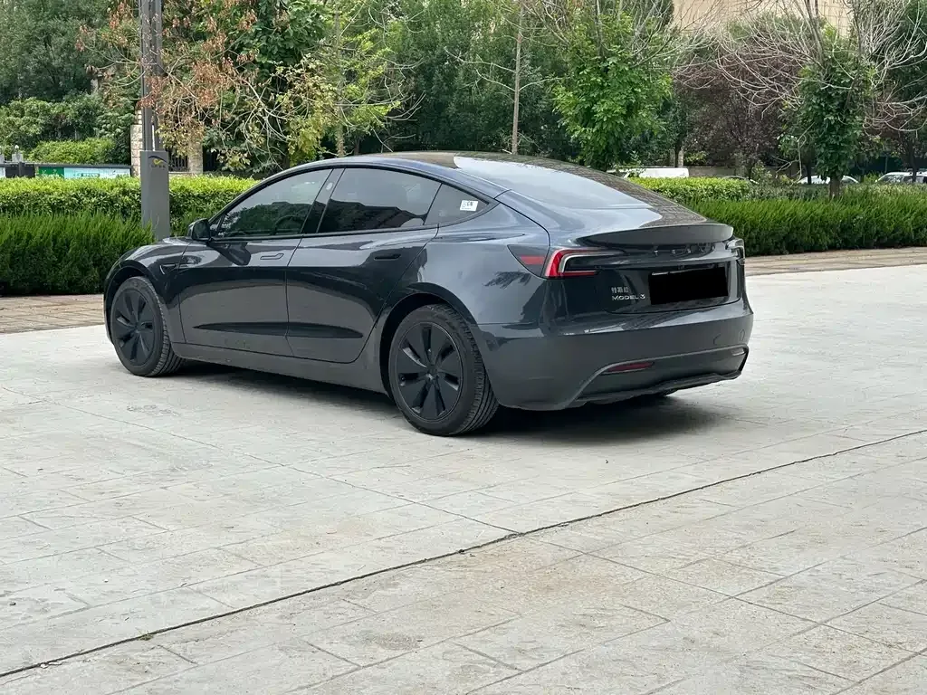 Tesla Model 3 — фото 10