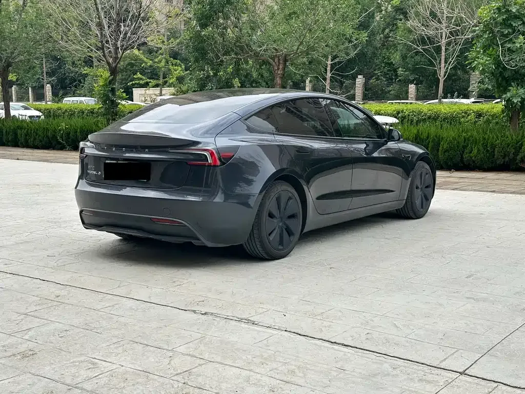 Tesla Model 3 — фото 9