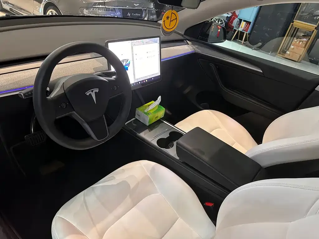 Tesla Model Y — фото 6