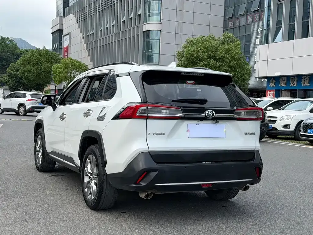 Toyota Wildlander — фото 10
