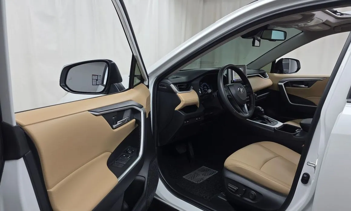 Toyota RAV4 2023 из KR, фото 9