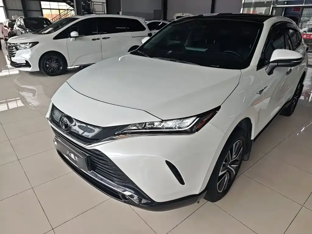 Toyota Harrier — фото 1
