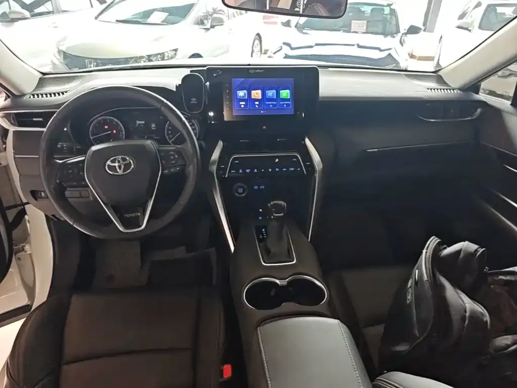 Toyota Harrier — фото 9