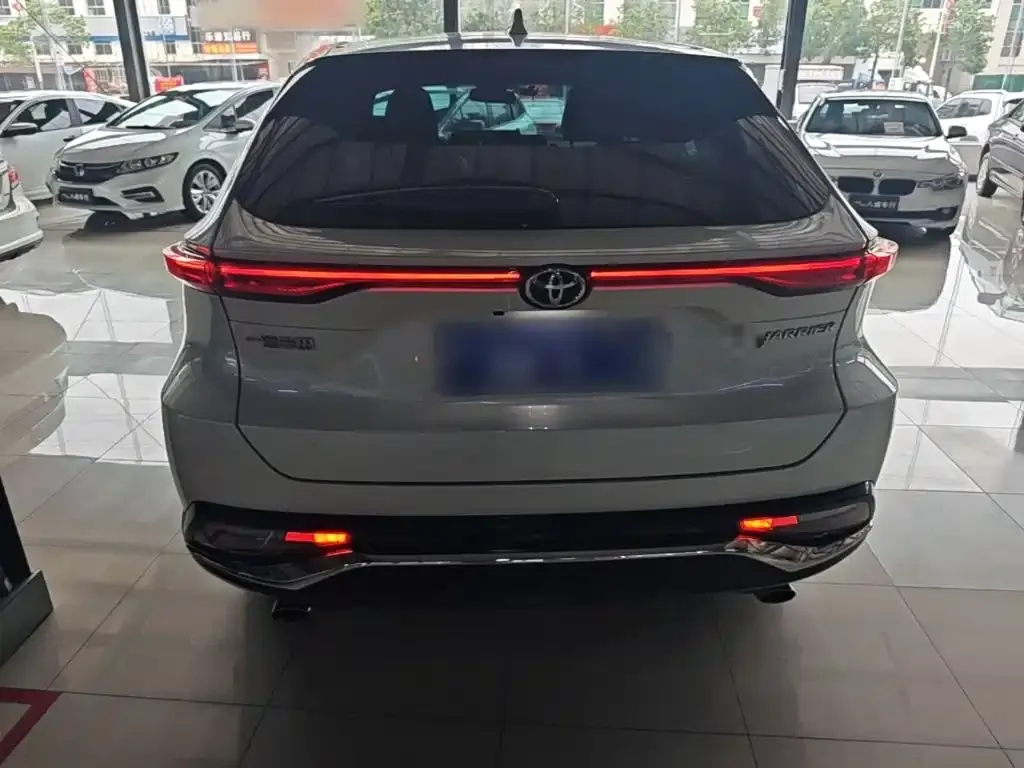 Toyota Harrier — фото 8