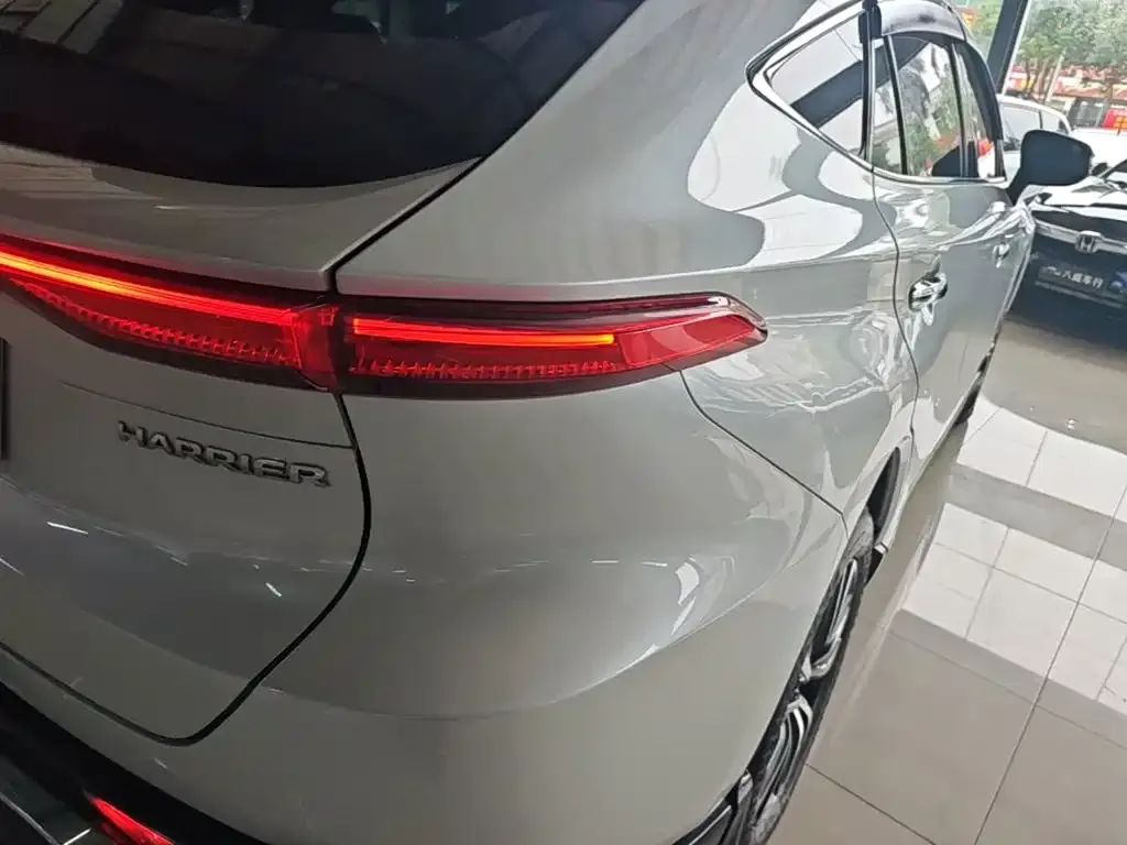 Toyota Harrier — фото 5