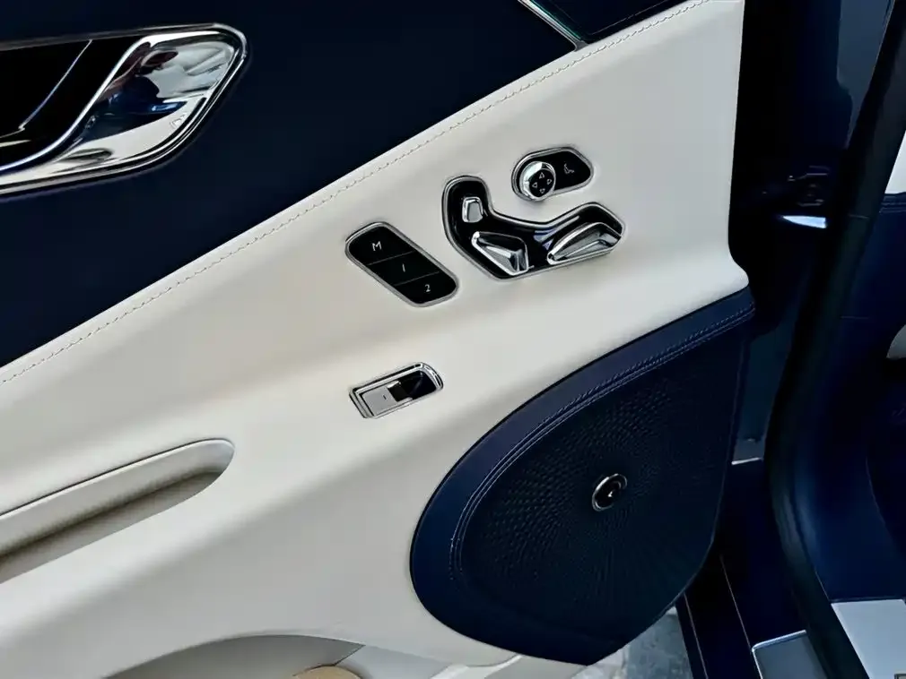 Bentley Flying Spur — фото 4