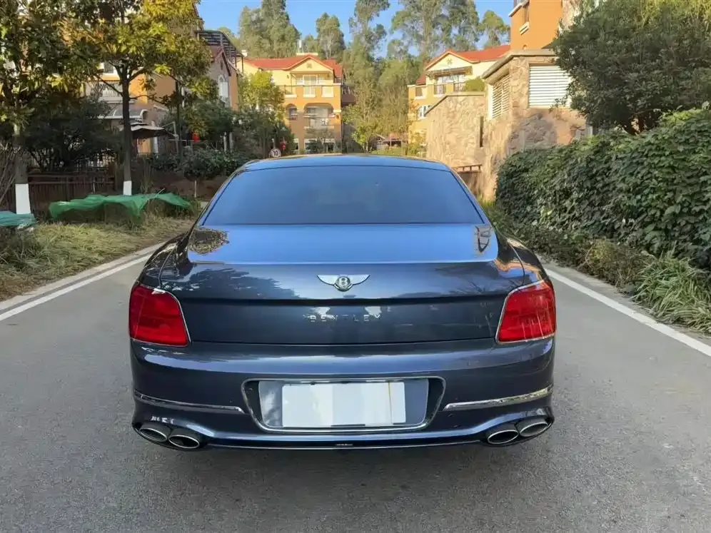 Bentley Flying Spur — фото 5