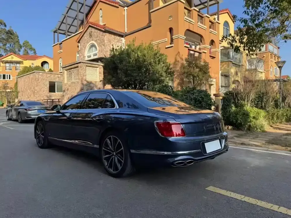 Bentley Flying Spur — фото 8