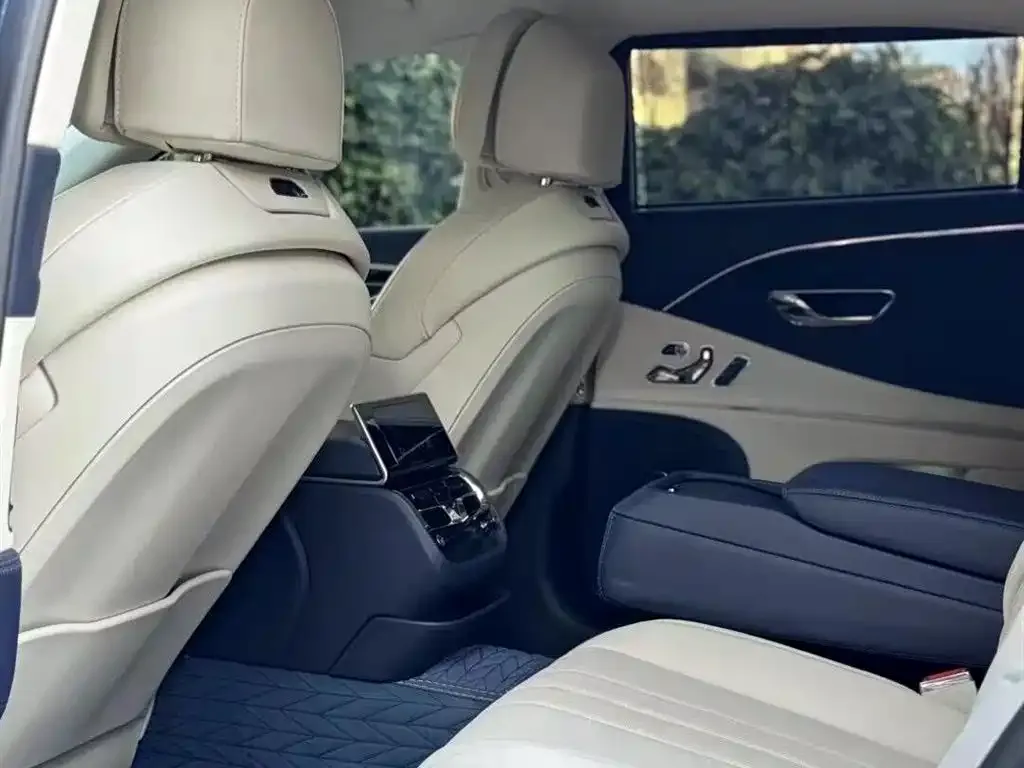 Bentley Flying Spur — фото 2