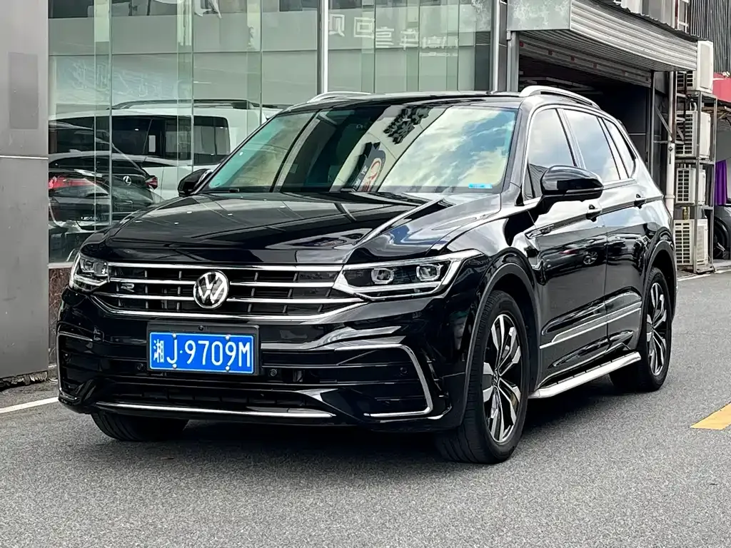 Volkswagen Tiguan L — фото 2
