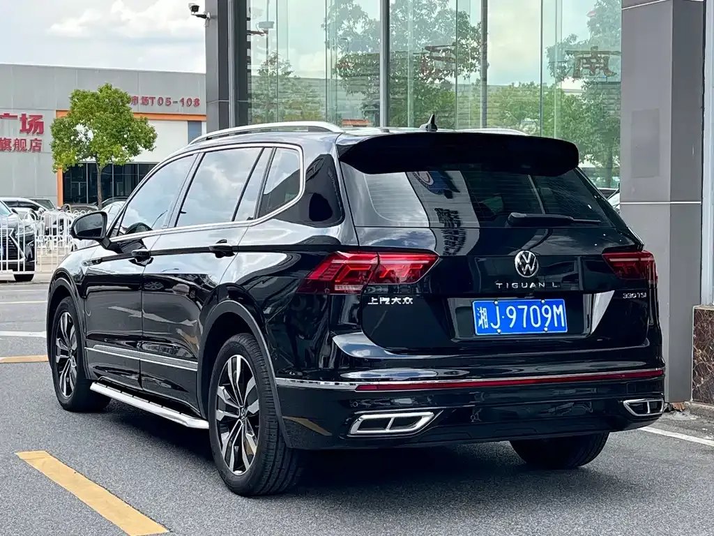 Volkswagen Tiguan L — фото 10
