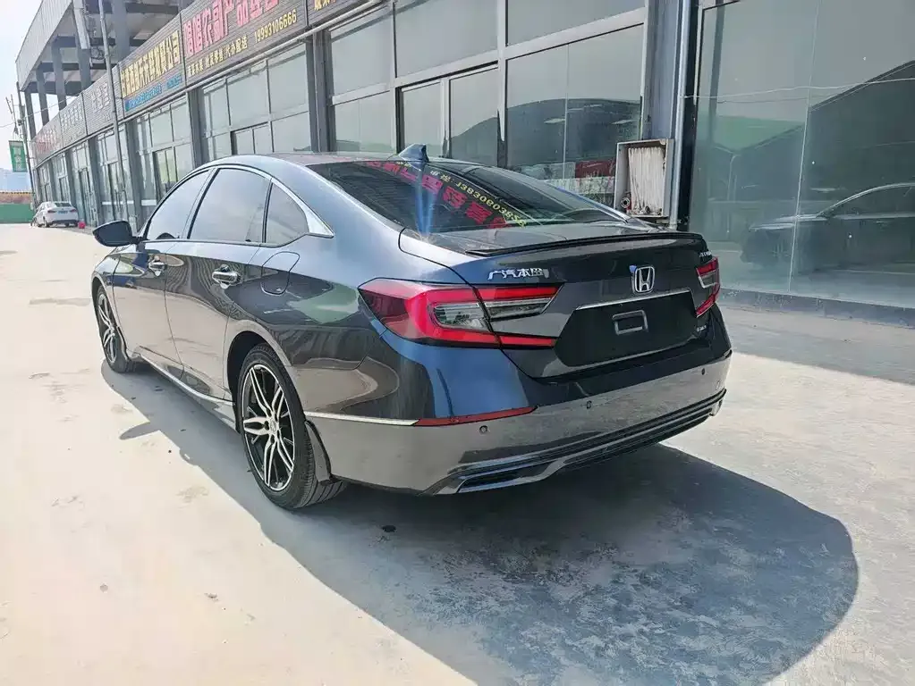Honda Accord — фото 10