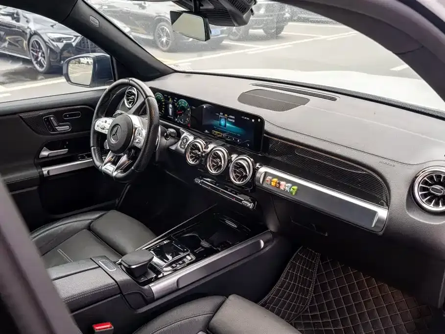 Mercedes-Benz GLB AMG — фото 9