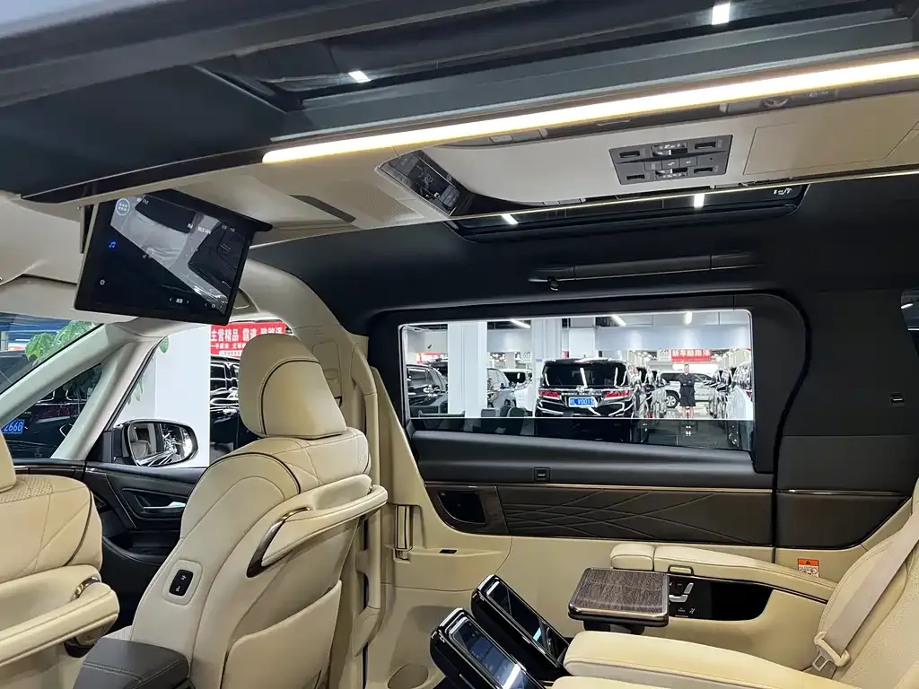 Toyota Alphard — фото 5