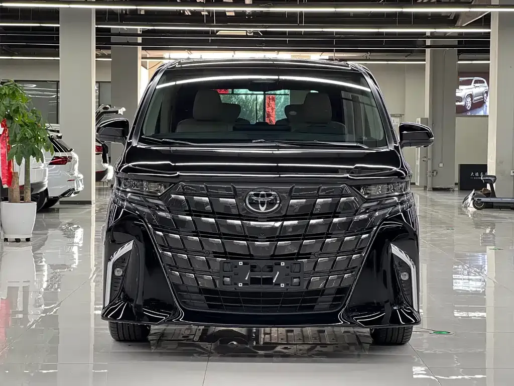 Toyota Alphard — фото 2
