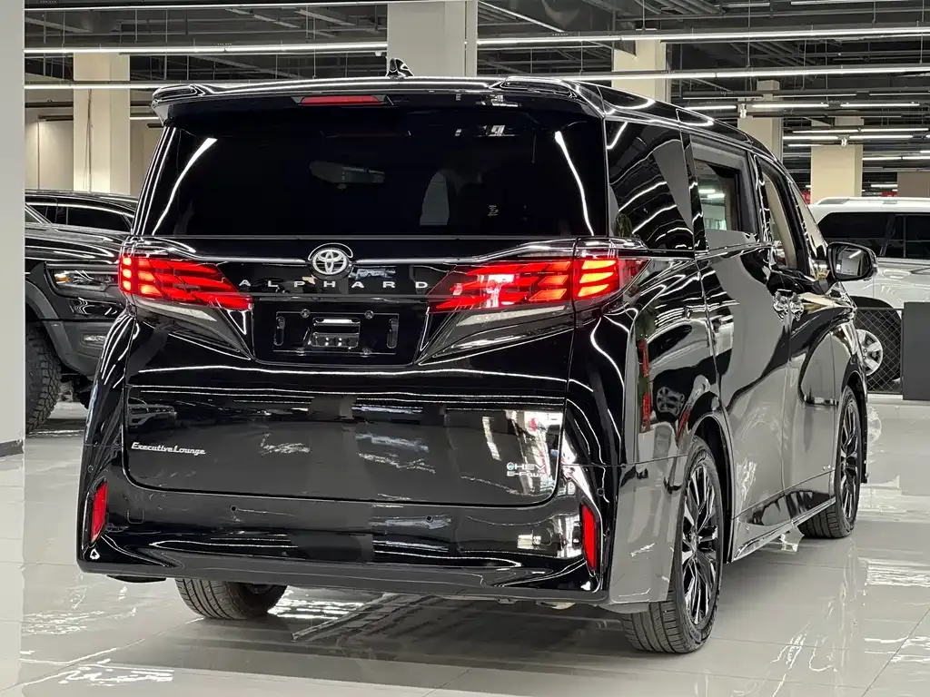 Toyota Alphard — фото 3