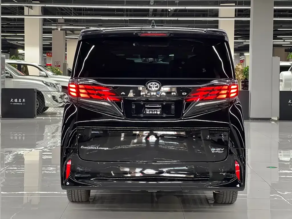 Toyota Alphard — фото 7
