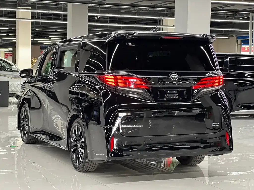 Toyota Alphard — фото 9