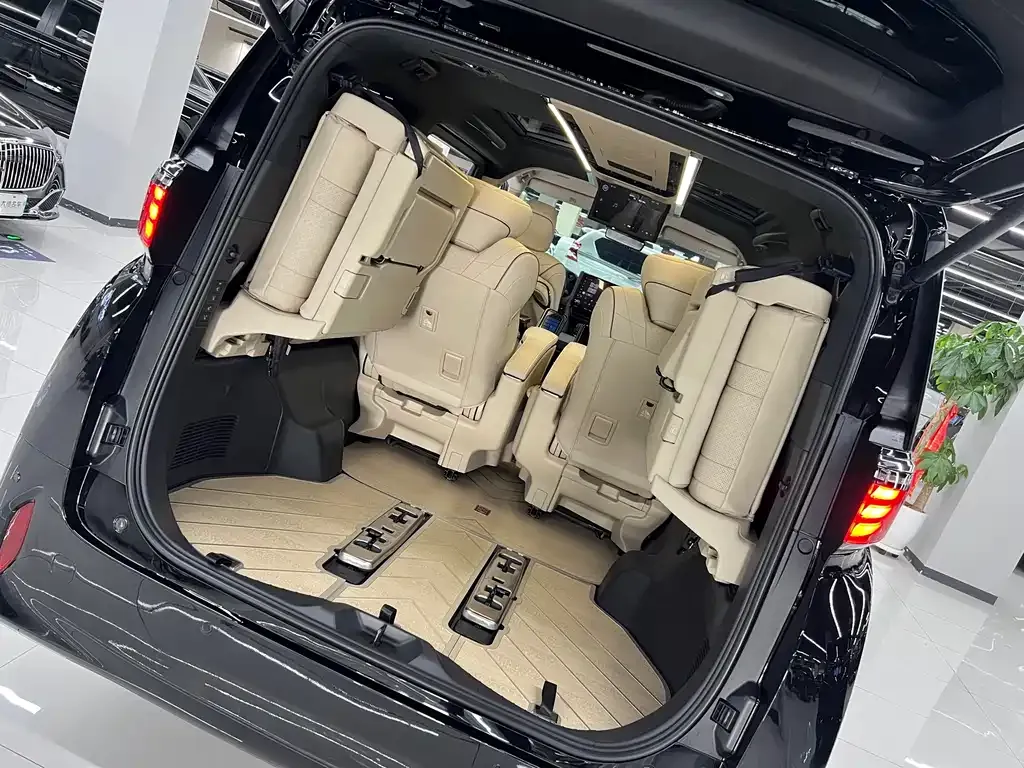 Toyota Alphard — фото 4