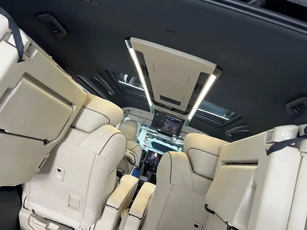 Toyota Alphard — фото 8