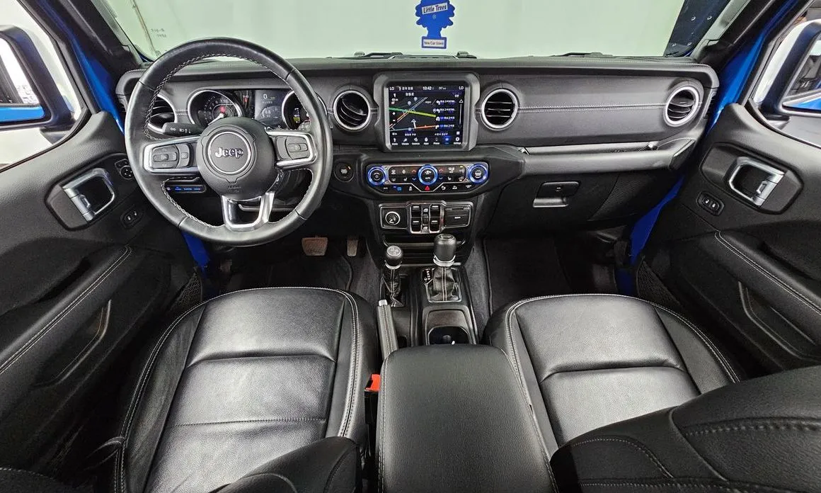 Jeep Wrangler — фото 10
