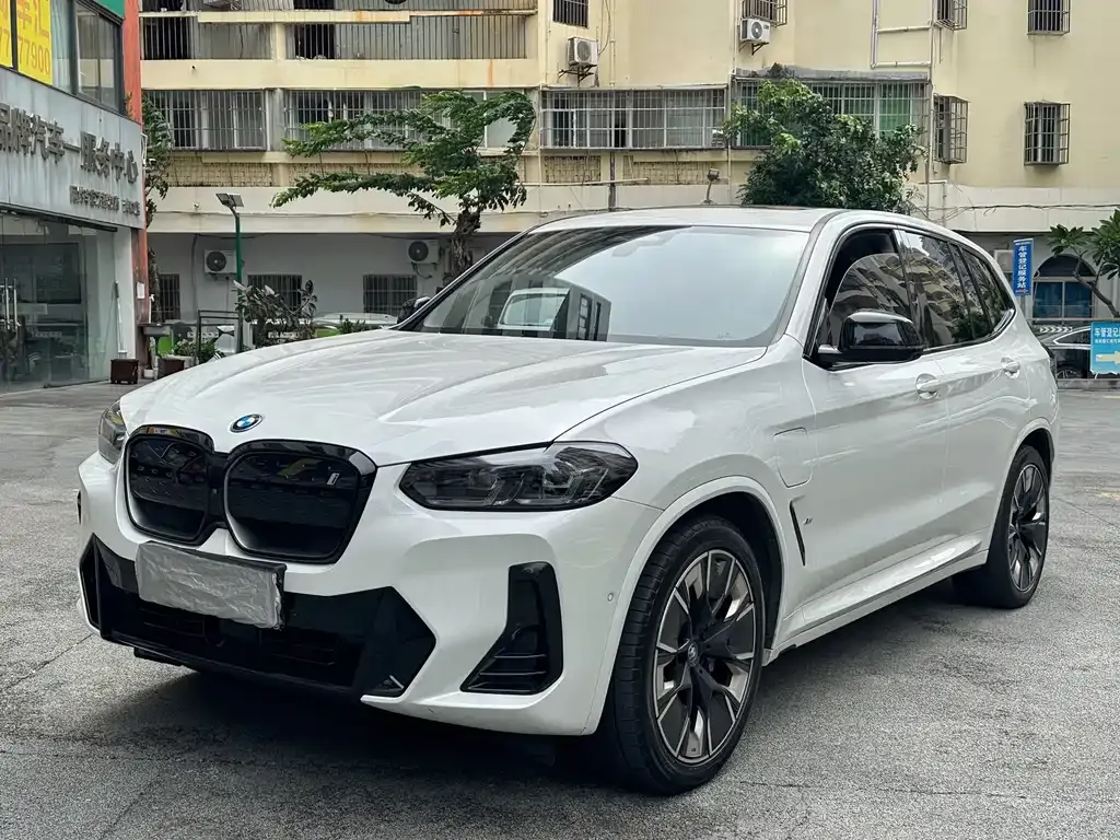 BMW iX3 — фото 1