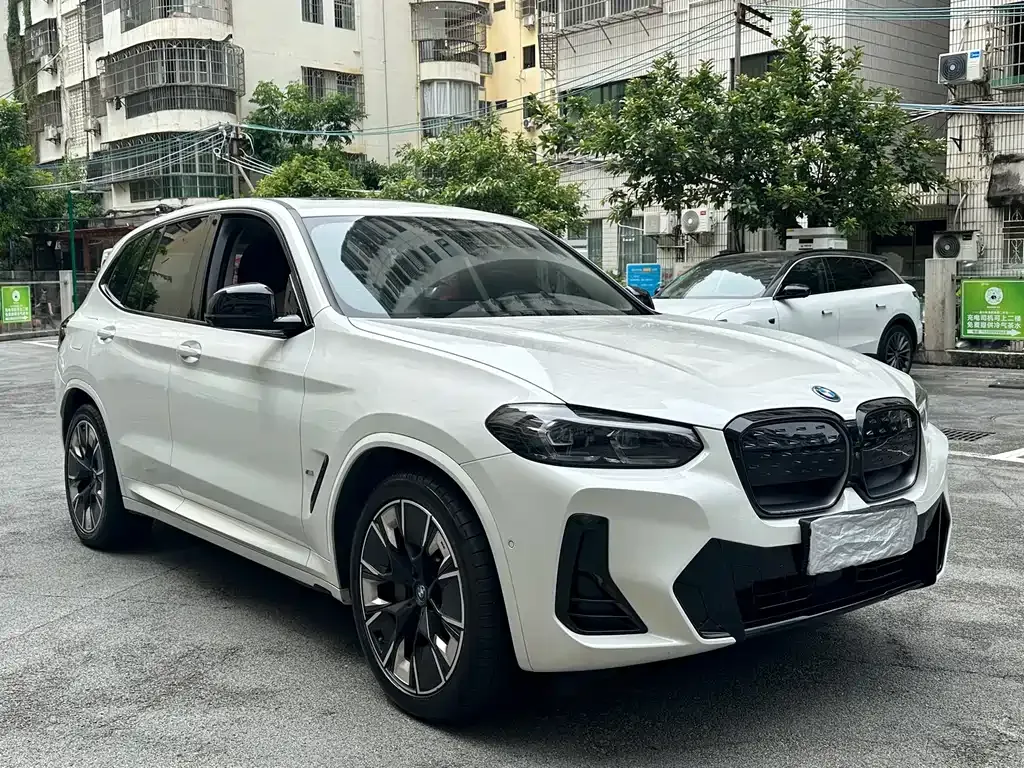 BMW iX3 — фото 9