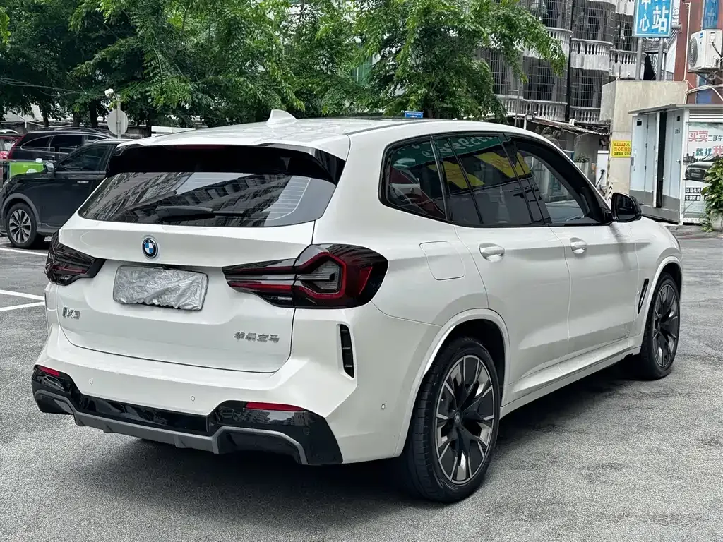 BMW iX3 — фото 10