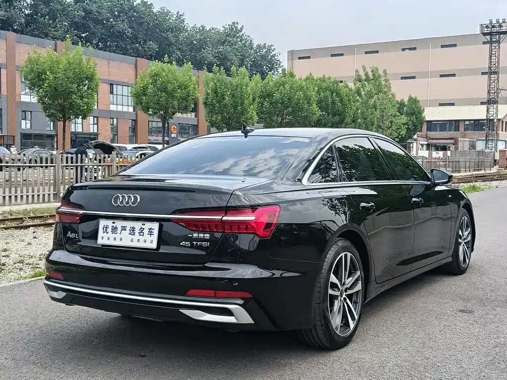 Audi A6L — фото 6