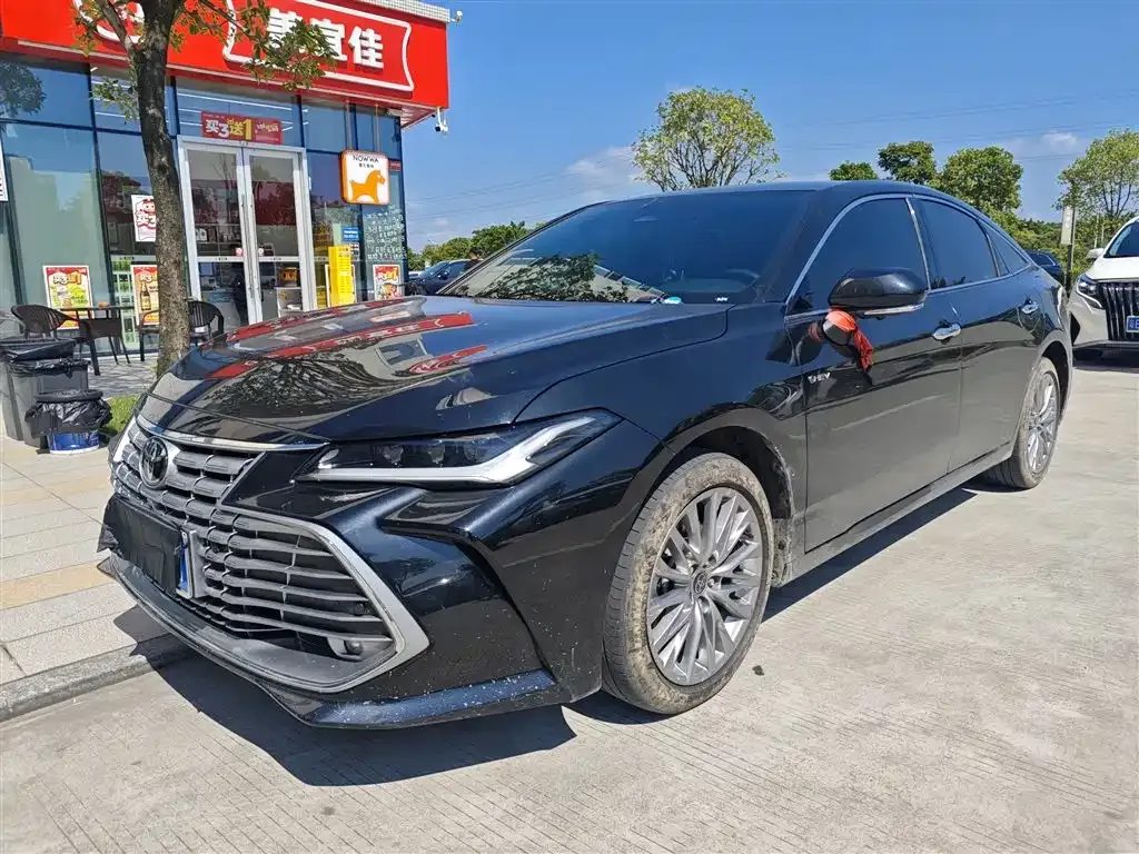 Toyota Avalon — фото 1