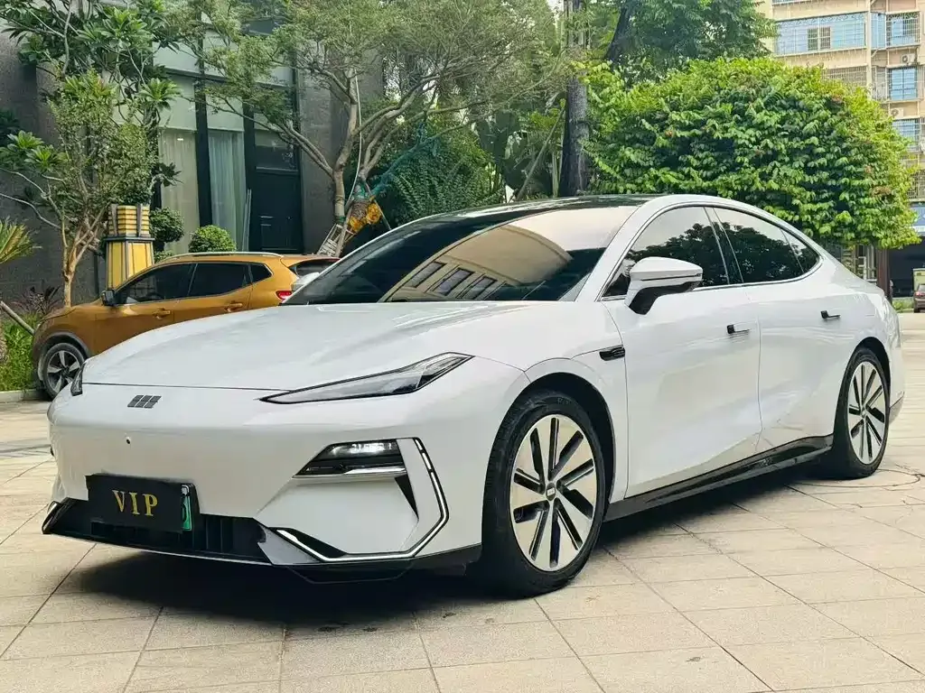 Geely Galaxy E8