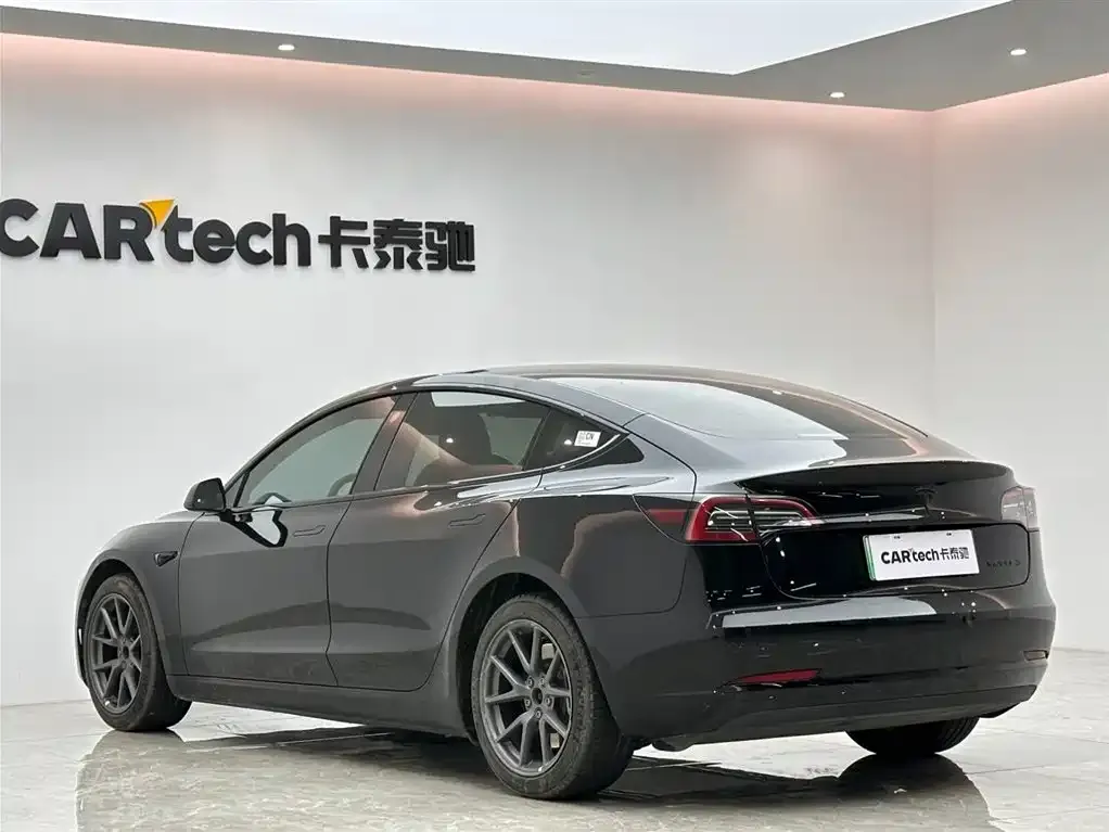 Tesla Model 3 — фото 10