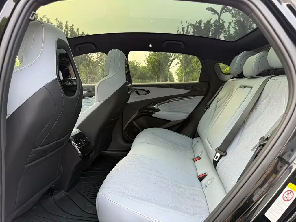 BYD Seal — фото 2