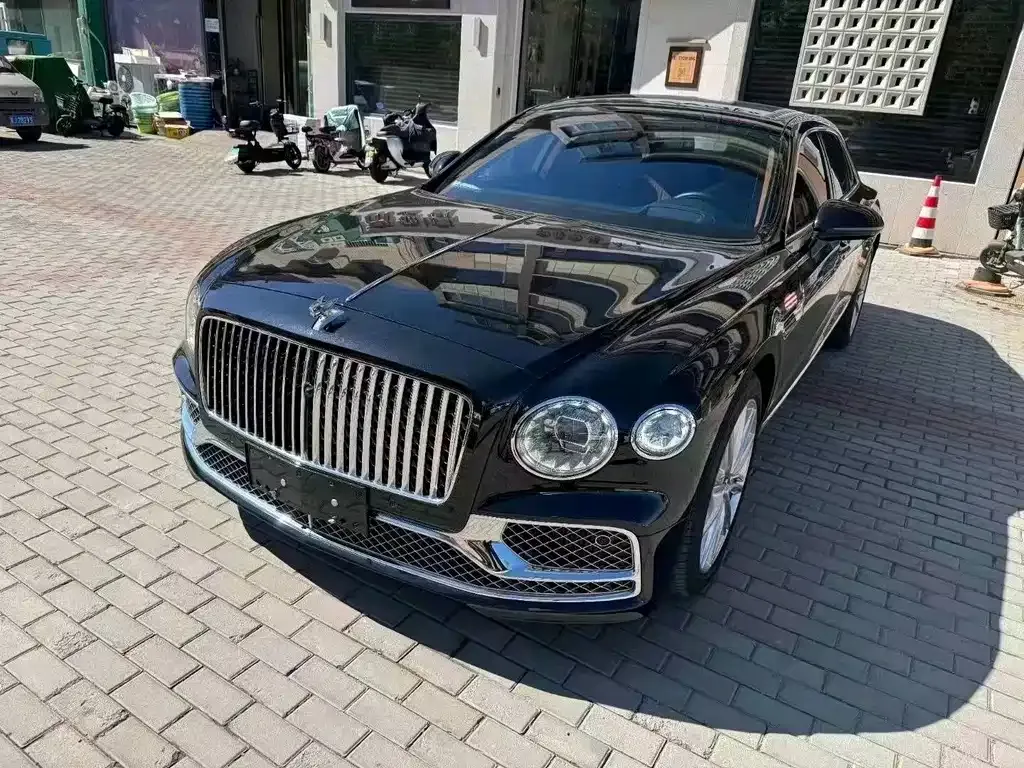 Bentley Flying Spur — фото 1