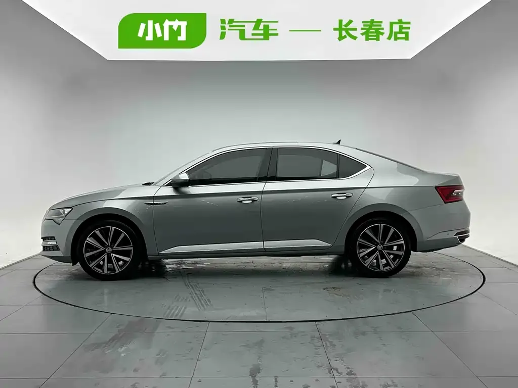 Skoda Superb — фото 7