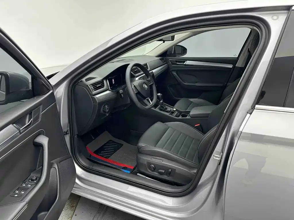 Skoda Superb — фото 9