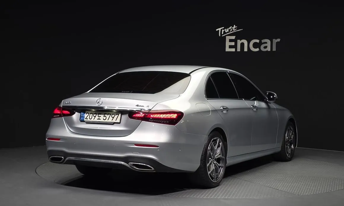 Mercedes-Benz E-Class — фото 4